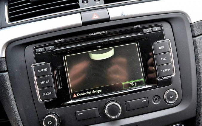 Skoda Superb cena 29900 przebieg: 240000, rok produkcji 2011 z Złotów małe 379
